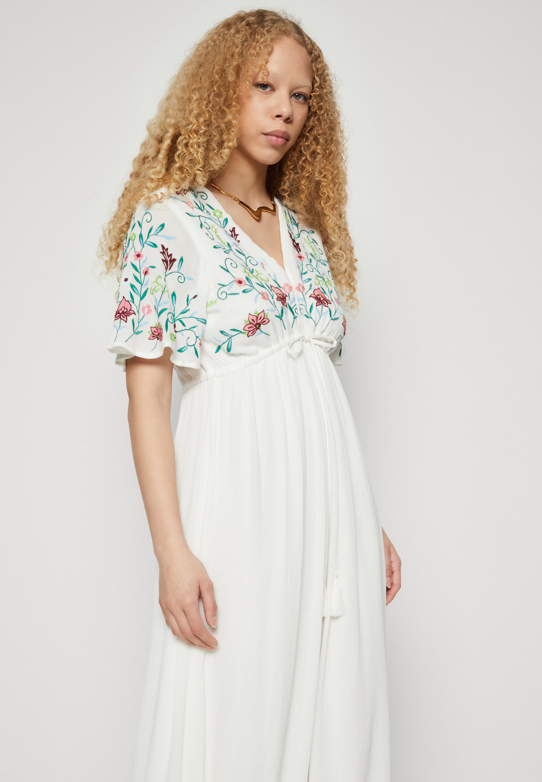 Yas kleid stickerei Clearance